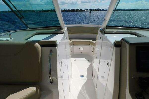 Pursuit 325 Dual Console Yacht For Sale