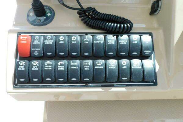 Pursuit 325 Dual Console Yacht For Sale