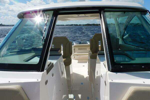 Pursuit 325 Dual Console Yacht For Sale