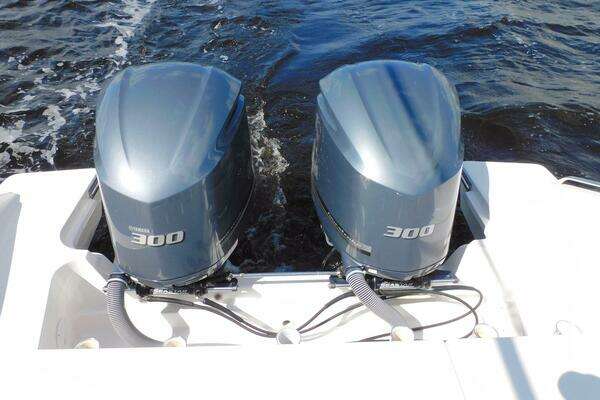 Pursuit 325 Dual Console Yacht For Sale