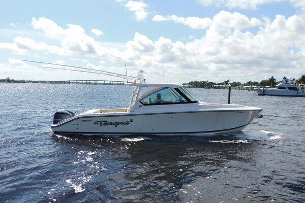 2016 Pursuit 325 Dual Console