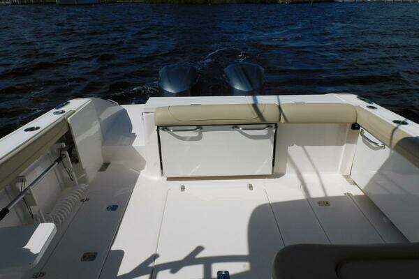 Pursuit 325 Dual Console Yacht For Sale