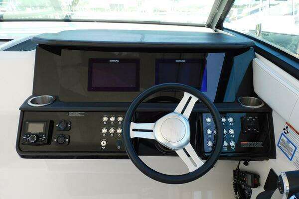 Sea Ray Sundancer 320 Yacht For Sale