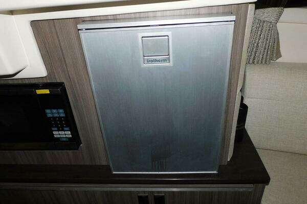 Sea Ray Sundancer 320 Yacht For Sale