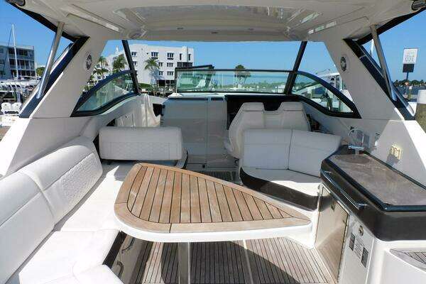 Sea Ray Sundancer 320 Yacht For Sale
