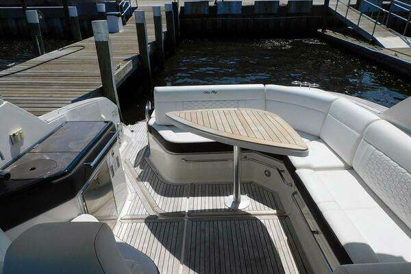 Sea Ray Sundancer 320 Yacht For Sale