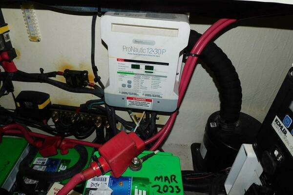 Sea Ray Sundancer 320 Yacht For Sale