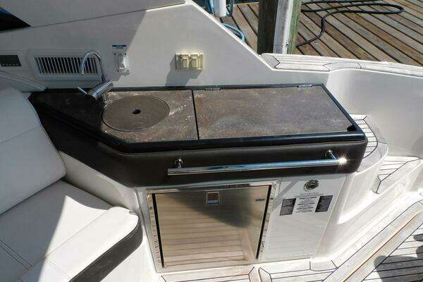 Sea Ray Sundancer 320 Yacht For Sale