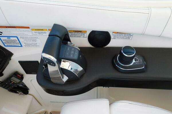 Sea Ray Sundancer 320 Yacht For Sale