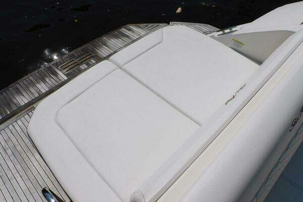 Sea Ray Sundancer 320 Yacht For Sale