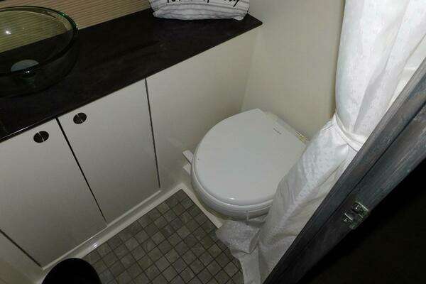 Sea Ray Sundancer 320 Yacht For Sale