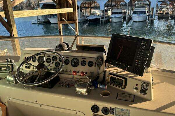 Photo of the 1988 Chris-Craft Catalina 426 "Nauti Call"