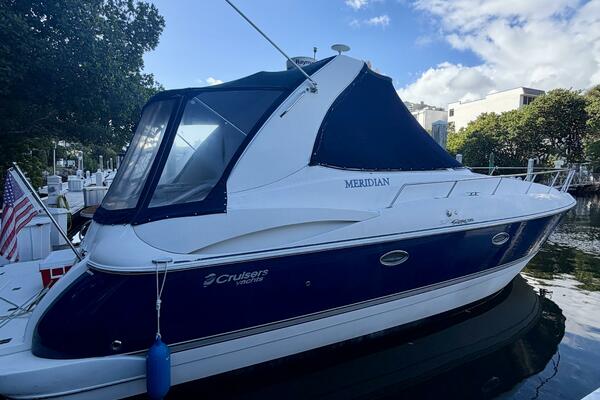 2007 Cruisers Yachts 370 Express