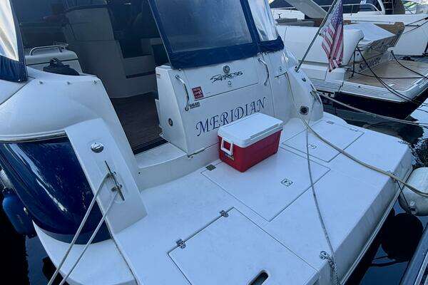 Photo of the 2007 Cruisers Yachts 370 Express