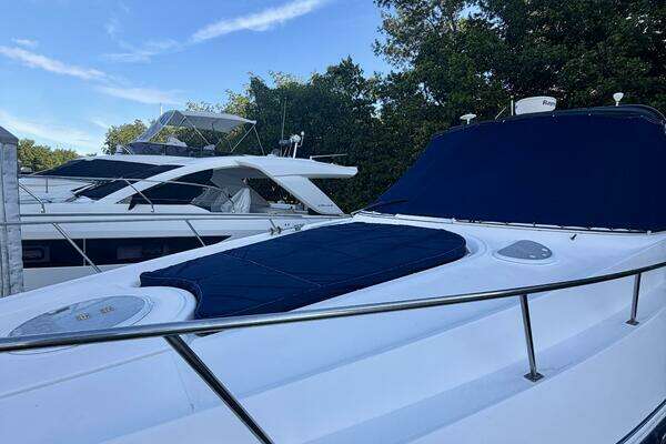 Photo of the 2007 Cruisers Yachts 370 Express