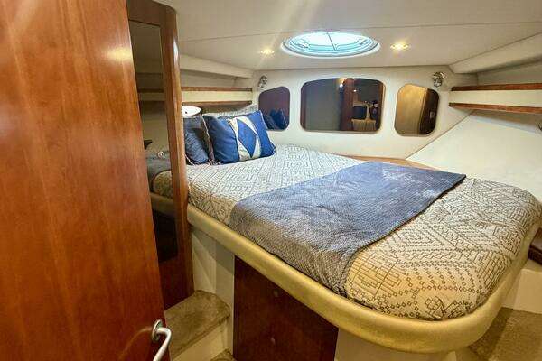 Photo of the 2007 Cruisers Yachts 370 Express