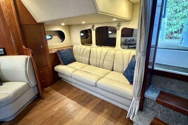 Photo of the 2007 Cruisers Yachts 370 Express