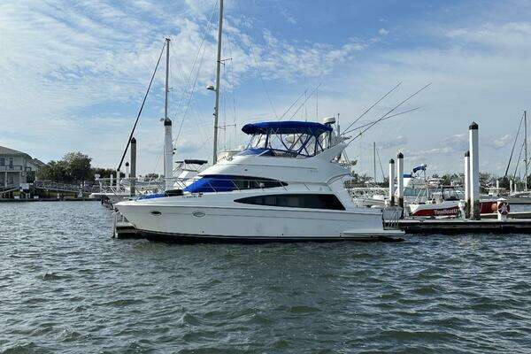 Photo of the 2005 Carver 36 SS "Pura Vida"