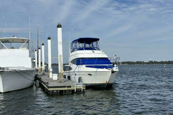 Photo of the 2005 Carver 36 SS "Pura Vida"