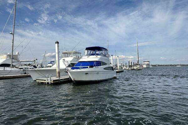 Photo of the 2005 Carver 36 SS "Pura Vida"