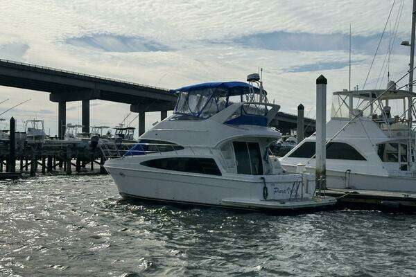 Photo of the 2005 Carver 36 SS "Pura Vida"
