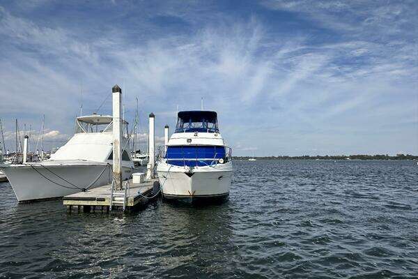 Photo of the 2005 Carver 36 SS "Pura Vida"