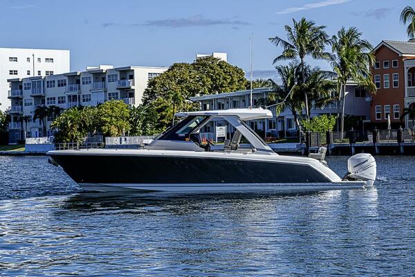 34ft Tiara Yachts Yacht For Sale