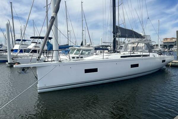 2023 Beneteau First 44