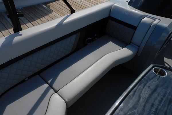 TERI S TOY 27ft Aqua Patio Yacht For Sale