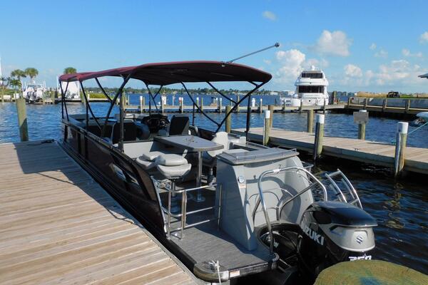 TERI S TOY 27ft Aqua Patio Yacht For Sale