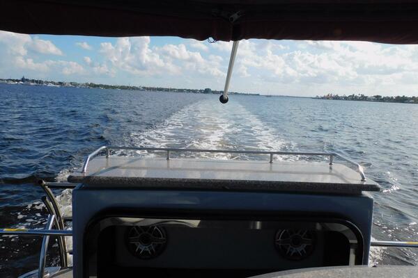 TERI S TOY 27ft Aqua Patio Yacht For Sale