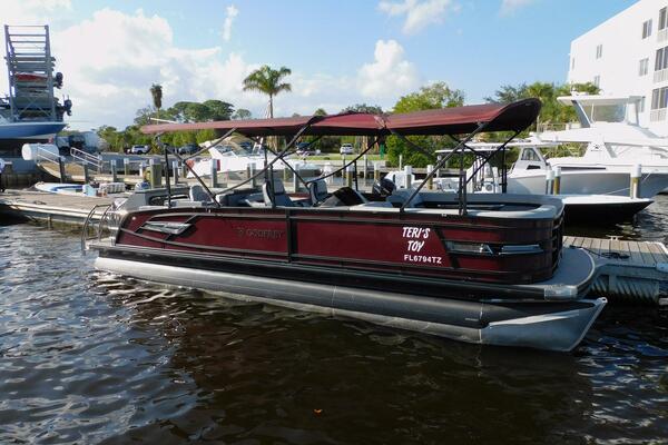 TERI S TOY 27ft Aqua Patio Yacht For Sale