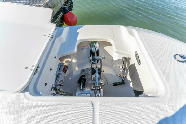 2017 Boston Whaler 320 Vantage Sutra