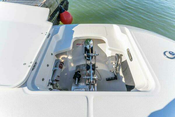 Boston Whaler 320 Vantage Yacht For Sale