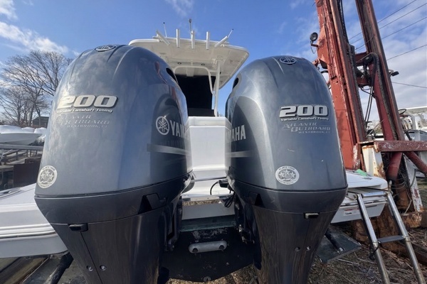 Photo of the 2020 Robalo R272