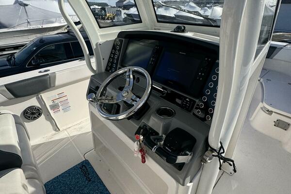27ft Robalo Yacht For Sale