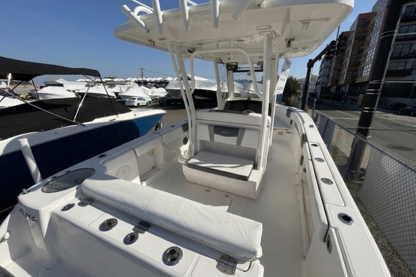 Photo of the 2020 Robalo R272
