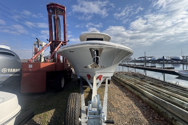 Photo of the 2020 Robalo R272