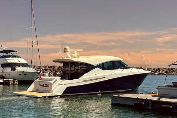 Tiara Yachts 50 Coupe Yacht For Sale