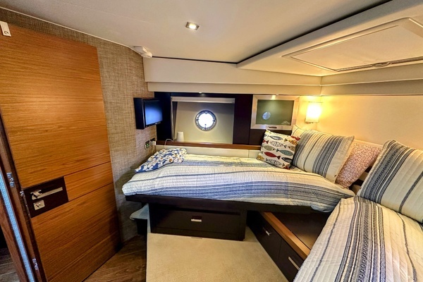 Tiara Yachts 50 Coupe Yacht For Sale