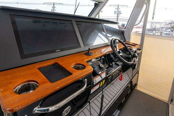 Everglades 455 Center Console Yacht For Sale