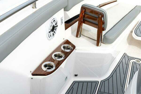 Everglades 455 Center Console Yacht For Sale