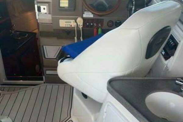 Photo of the 2006 Regal 3060 Window Express