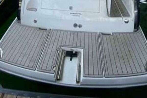 Photo of the 2006 Regal 3060 Window Express