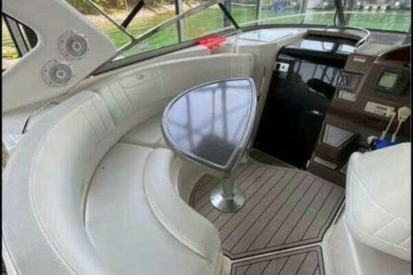 Photo of the 2006 Regal 3060 Window Express