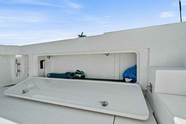 Bertram 35 Flybridge Yacht For Sale