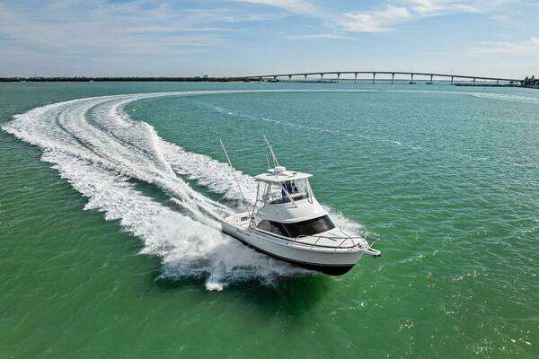 Bertram 35 Flybridge Yacht For Sale