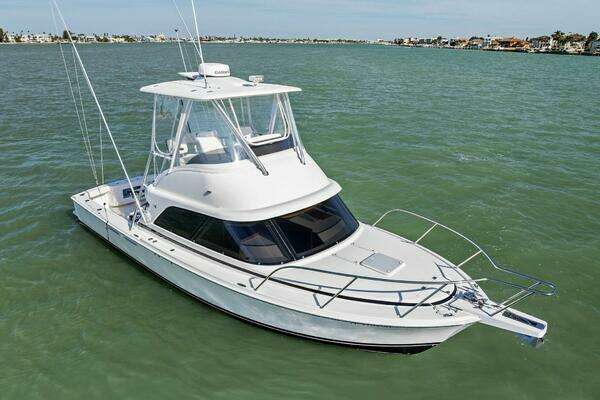 Bertram 35 Flybridge Yacht For Sale