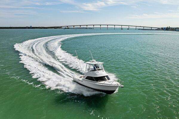 Bertram 35 Flybridge Yacht For Sale