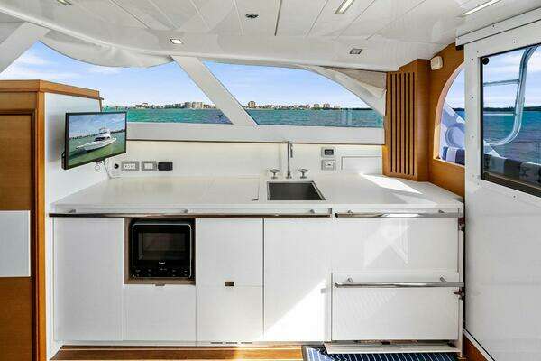 Bertram 35 Flybridge Yacht For Sale
